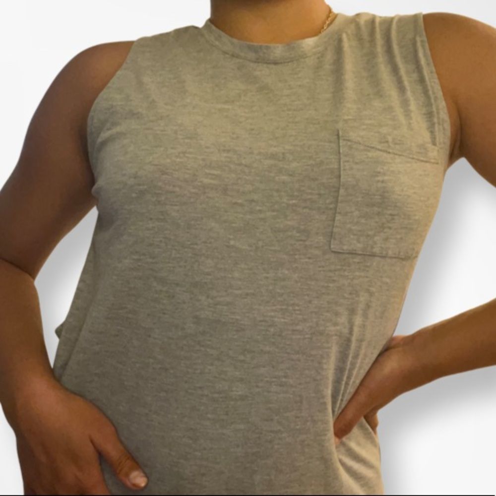 UNIQLO - BARELY WORN / tank top / size: M (runs small) / grey / draped back